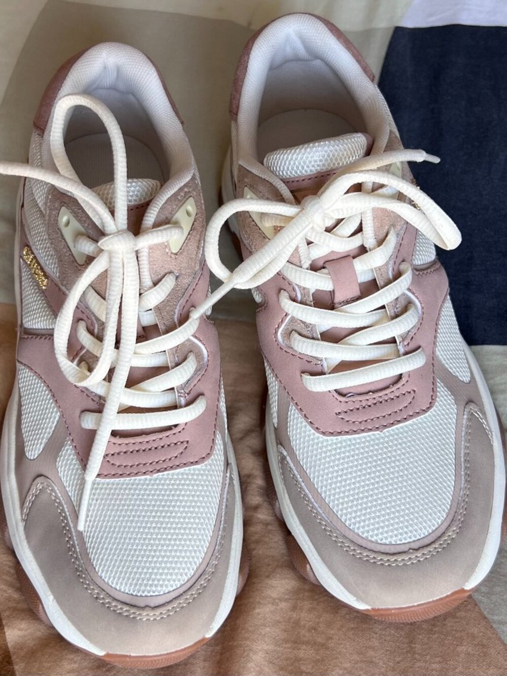 GUESS Mauve/Cream Tennis Shoes Size 6